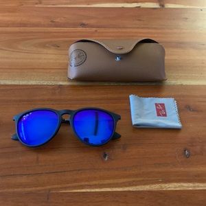 Ray-Ban Erika‘s with blue mirrored lens